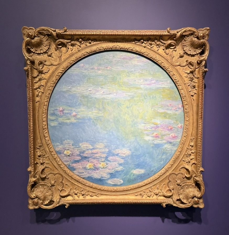 Monet, round canvas of water lilies